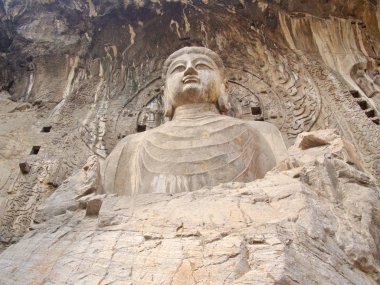Luoyang Longmen mağaraları. Kırık Buda ve taş mağaralar ve 
