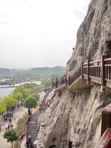 Luoyang Longmen mağaraları. Kırık Buda ve taş mağaralar ve — Stok fotoğraf