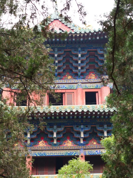 Şaolin Tapınağındaki Binanın Çatısında Detay Mimarisi Şaolin Manastırı Aynı Zamanda — Stok fotoğraf