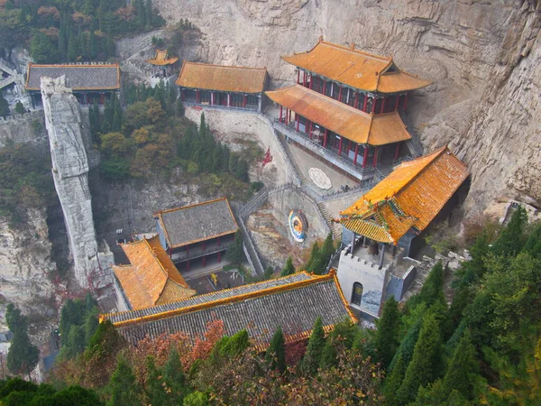 Mianshan Hory Světového Dědictví Mnoho Starověkých Visí Taoistické Chrámy Jeskyně — Stock fotografie