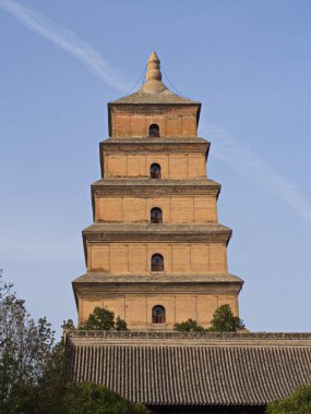 Dev Vahşi Kaz Pagoda ya da Büyük Vahşi Kaz Pagoda Budist pagoda 'dır. MS 652 yılında Tang Hanedanı döneminde inşa edilmiş ve beş katlı bir bina. Xian City, Shaanxi Eyaleti, Çin. 22 Ekim 2018.