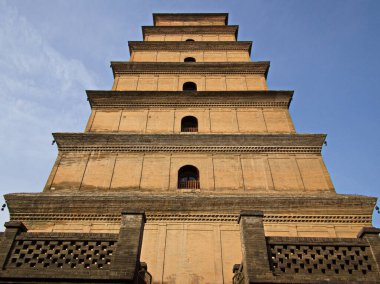 Dev Vahşi Kaz Pagoda ya da Büyük Vahşi Kaz Pagoda Budist pagoda 'dır. MS 652 yılında Tang Hanedanı döneminde inşa edilmiş ve beş katlı bir bina. Xian City, Shaanxi Eyaleti, Çin. 22 Ekim 2018.
