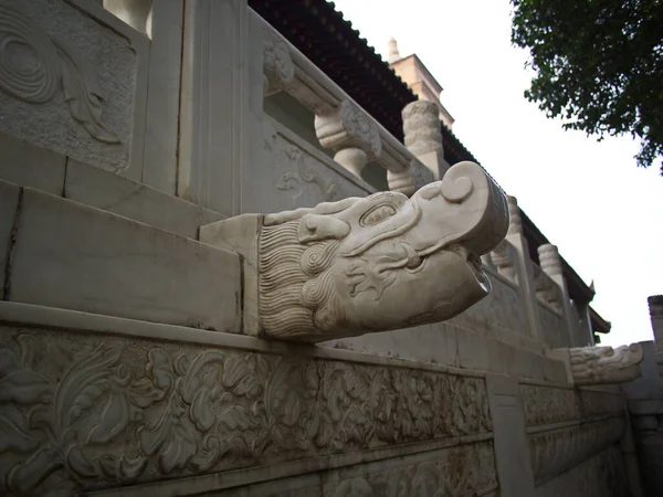 Dragon Head Ancient Water Pipe Giant Wild Goose Pagoda Den — Stockfoto