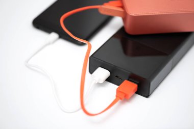 Güç banka bağlı bluetooth sözcü ve smartphone