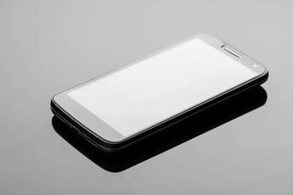 Smartphone Moderne Sur Une Surface Sombre Brillante Avec Réflexion — Photo