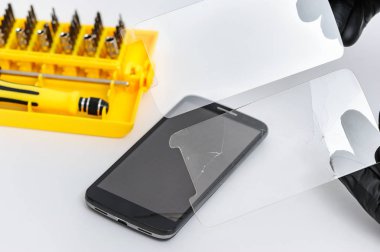 Koruyucu cam ve akıllı telefon.