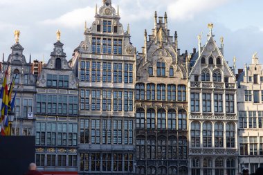Antwerp Konakları, tarihi şehir merkezinin merkezi Meydanı