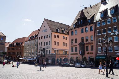 Nürnberg sokaklarında görünümünü.