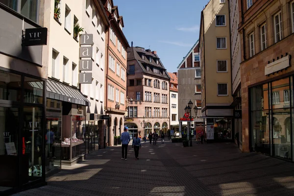 Nürnberg sokaklarında görünümünü.