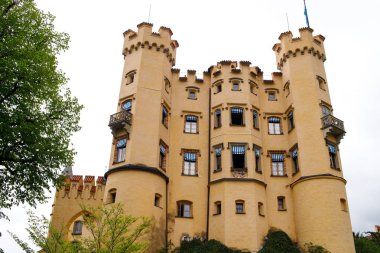 Castle Schloss Hohenschwangau veya üst kuğu ilçesi yer bir köy Hohenschwangau yakınındaki Fussen Bavaria, Almanya için yer.