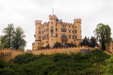 Castle Schloss Hohenschwangau veya üst kuğu ilçesi yer bir köy Hohenschwangau yakınındaki Fussen Bavaria, Almanya için yer.