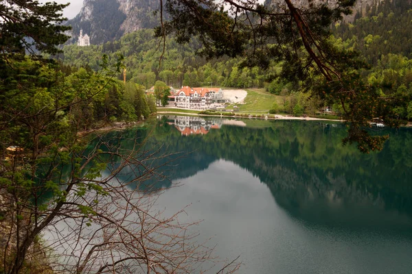 Німеччина Alpsee Озера Оточені Горбистій Місцевості — стокове фото