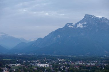 Klessheim Kalesi, panorama Salzburg, Avusturya dan Alplerdeki güzel manzara