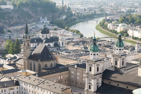 奥地利萨尔茨堡历史名城的空中景观 — 图库照片