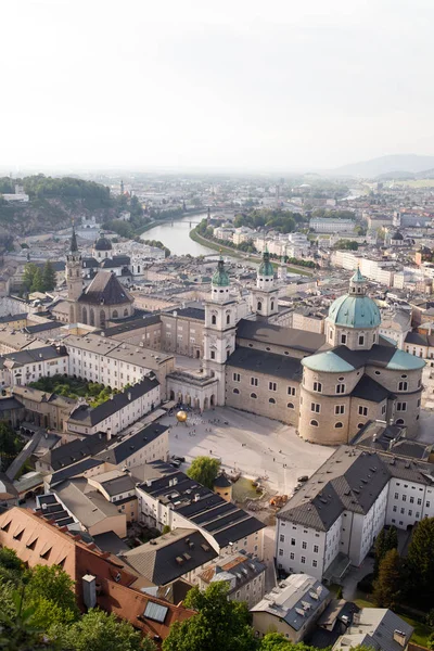 奥地利萨尔茨堡历史名城的空中景观 — 图库照片