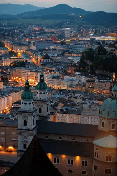 奥地利萨尔茨堡历史名城夜景 — 图库照片