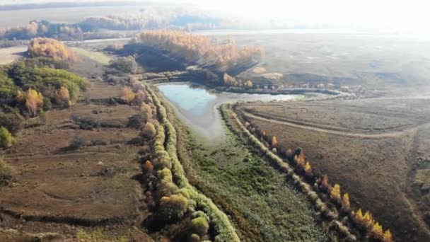 飞越湖上空 秋天的地帽 俄罗斯 — 图库视频影像