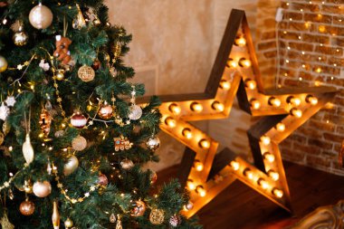 Noel Ağacı Altında Hediyeler ve Hediyeler