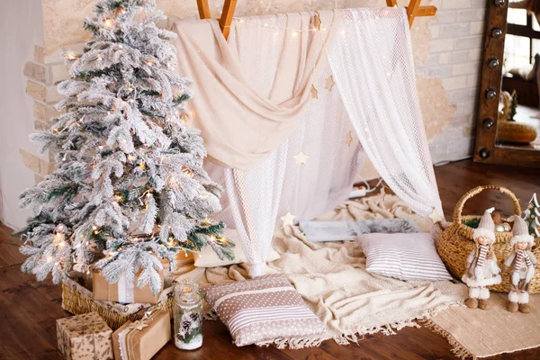 Interno Della Camera Letto Decorato Natale Accogliente Momento Casa Concetto — Foto Stock