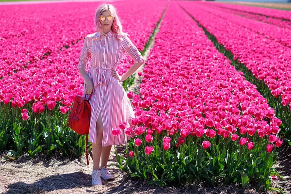 Smiling Teenage Girl Walks Tulip Field Holland — Stock Photo, Image