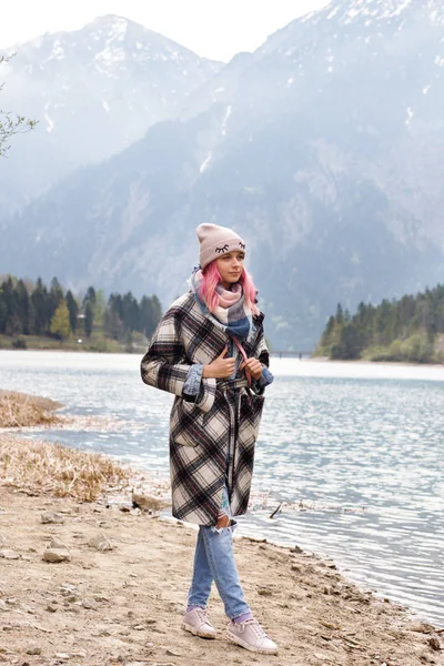 Meisje Buurt Van Het Lake Neuschwanstein Kasteel — Stockfoto