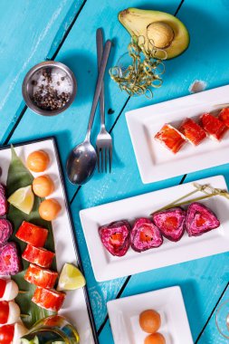 Mavi ahşap arka plan Snacks