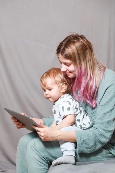 Stay Home Mom Works Remotely Laptop Computer Taking Care Her — Stock Photo, Image