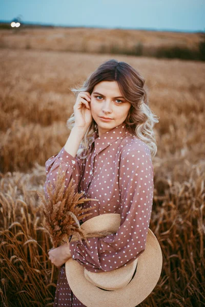 Young Woman Brown Dress White Polka Dots Stands Wheat Field — Stock Photo, Image