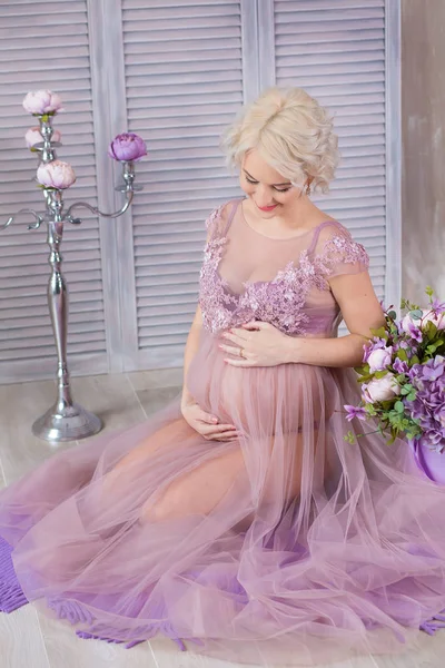 Grossesse Maternité Concept Future Mère Heureuse Femme Enceinte Robe Violette — Photo