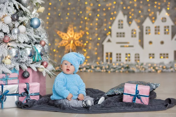 Retrato Natal Menino Recém Nascido Bonito Vestido Com Roupas Natal — Fotografia de Stock