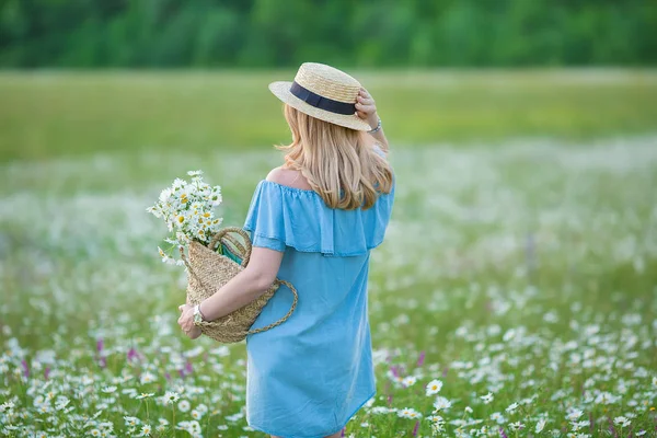Wybitnych Piękna Dziewczyna Pani Stokrotka Kwiat Pole Korzystających Lato Wiosna — Zdjęcie stockowe