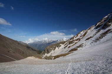 Dağ manzarası. Kuzey Kafkasya