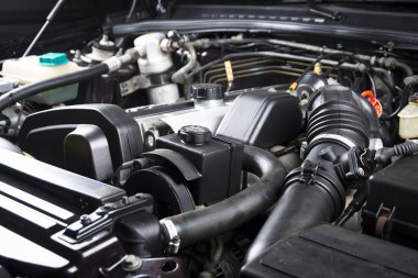 Araba motorunun detaylarını kapat