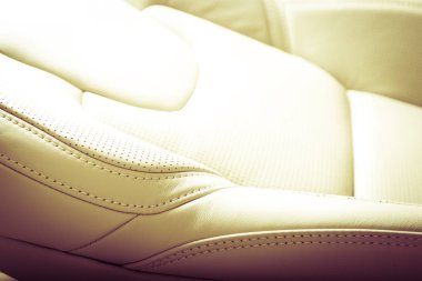 Deri oto koltuğu odaklanmamış araba iç arka planda, vintage filtre parçası