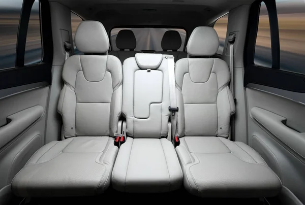 Πίσω Καθίσματα Επιβατών Μοντέρνο Πολυτελές Αυτοκίνητο Μετωπική Άποψη Λευκό Δέρμα — Φωτογραφία Αρχείου