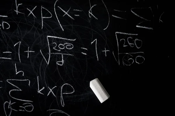 Matematik Formülleri Blackboard Arka Plan Üzerinde Beyaz Tebeşir Tarafından Yazılmış Stok Resim