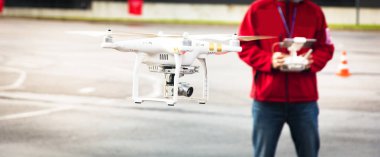 Dron, insansız helikopter uçak, pilot uçan uçak