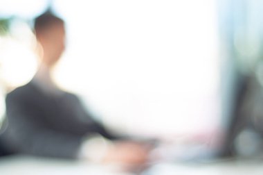 bulanık office arka plan, ofis çalışanı gün çalışan bilgisayarda,