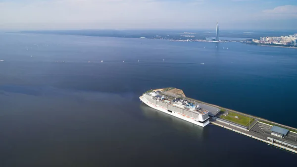 Navio Cruzeiro Porto Vista Aérea Belo Grande Forro Branco Nascer — Fotografia de Stock