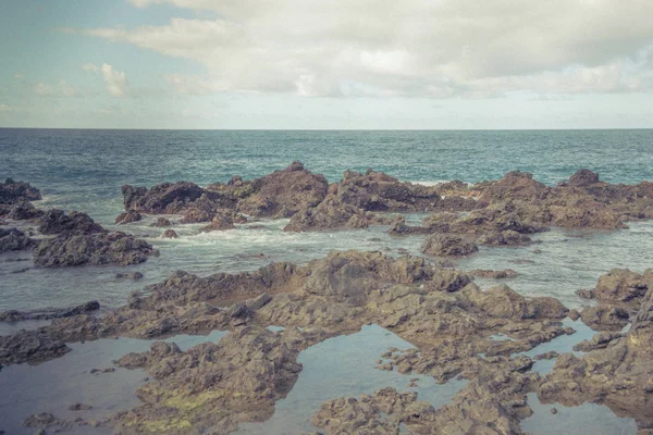 Rocas Estante Rocoso Del Arrecife Orilla Del Mar —  Fotos de Stock