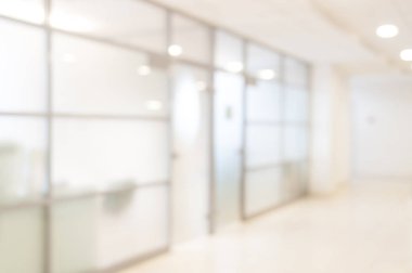 Odaklanmamış ofis yeri, bulanık arkaplan, yumuşak ışık