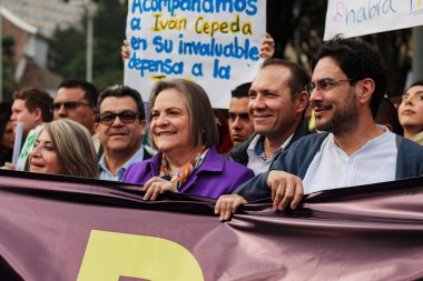 Bogota, Kolombiya. 18 Mart 2019. Jep savunma için Mart, Ispanyolca barış için özel yargı. Protestanlar, Kolombiya Cumhurbaşkanı Ivan Duque tarafından Jep 'in 6 puana karşı yapılan itirazlara karşı yürüyüş yapmaktadır.