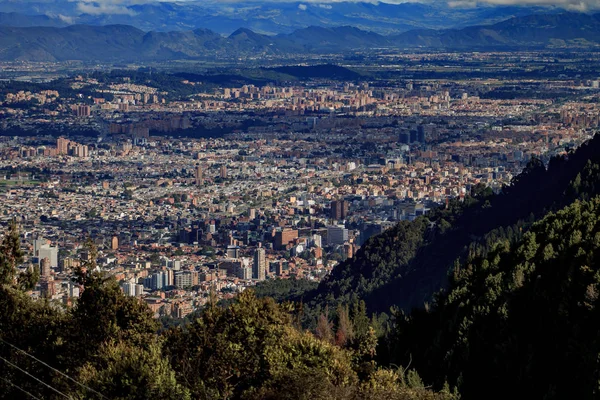 Vista de la ciudad de Bogota Colombia desde el cerro de Monserrate Diciembre 2014
