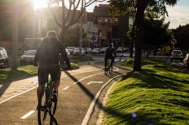 Bogota 'nın kuzeyinde, Unicentro alışveriş merkezi yakınlarındaki Usaquen kasabasında, 3 Ekim 2020, Bogota Kolombiya