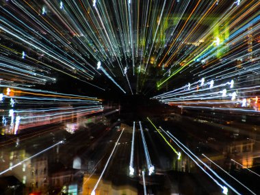 hafif çizgilerle uzun pozlama, hız hareket arka plan karanlık gece, patlama etkisi zoom, zoom patlaması ışık şehir