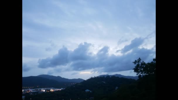Timelapse Nuvem Que Move Sobre Céu Azul Crepúsculo Noite Montanha — Vídeo de Stock