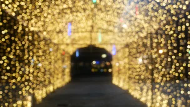 ぼやけて黄色黄金ボケ光背景デフォーカス クリスマス 新年のテクスチャのトンネルの休日パーティーや祝賀会の背景 — ストック動画