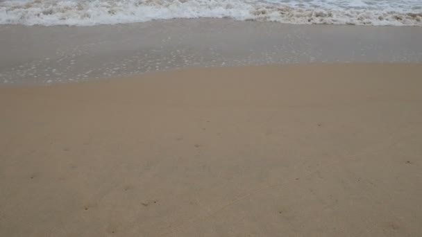 Belle Plage Sable Avec Vague Douce Dans Eau Mer Ciel — Video