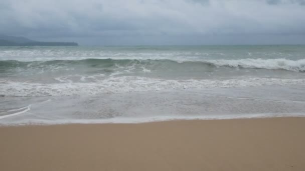 Beautiful Sand Beach Soft Wave Sea Water Cloudy Rainy Sky — стоковое видео