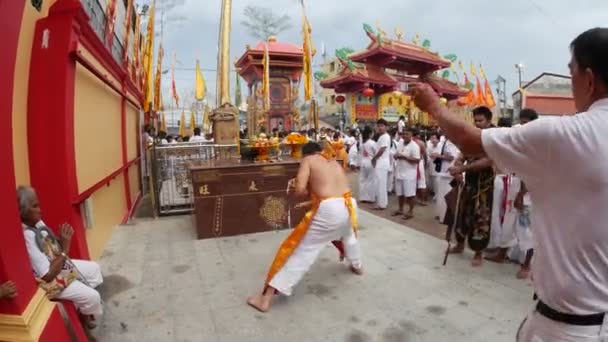 Phuket Thailand Oktober 2018 Chinesischer Gott Spirituelles Medium Warf Scharfe — Stockvideo